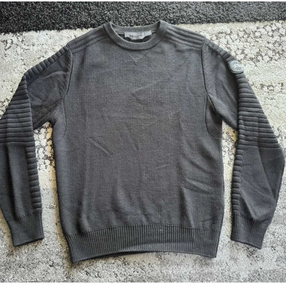 Canada Goose Grey sweater